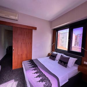 Black Art Otel